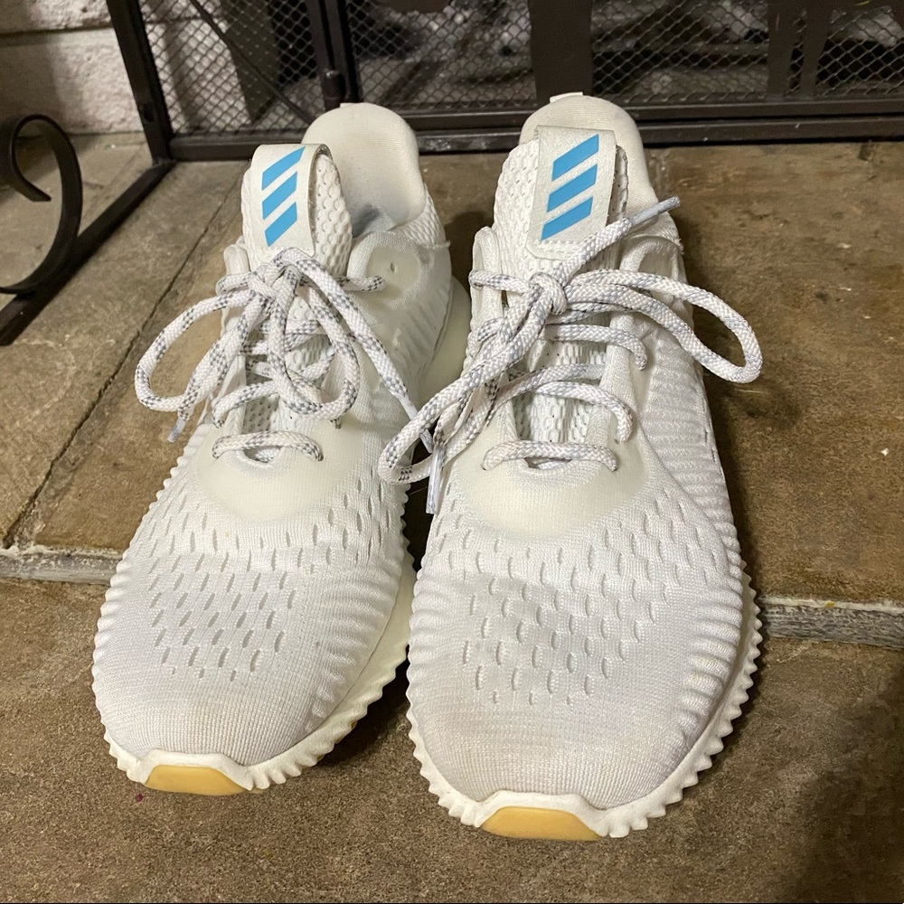 Women’s Size 7 Adidas Alphabounce